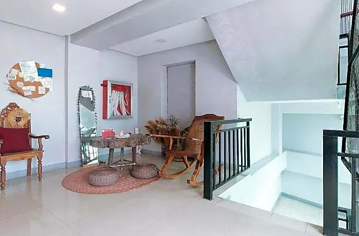 Hotel Budget Backpackers Transient House Near Naia By Reddoorz