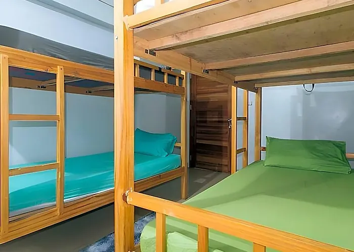 Hotel Budget Backpackers Transient House Near Naia By Reddoorz Manila